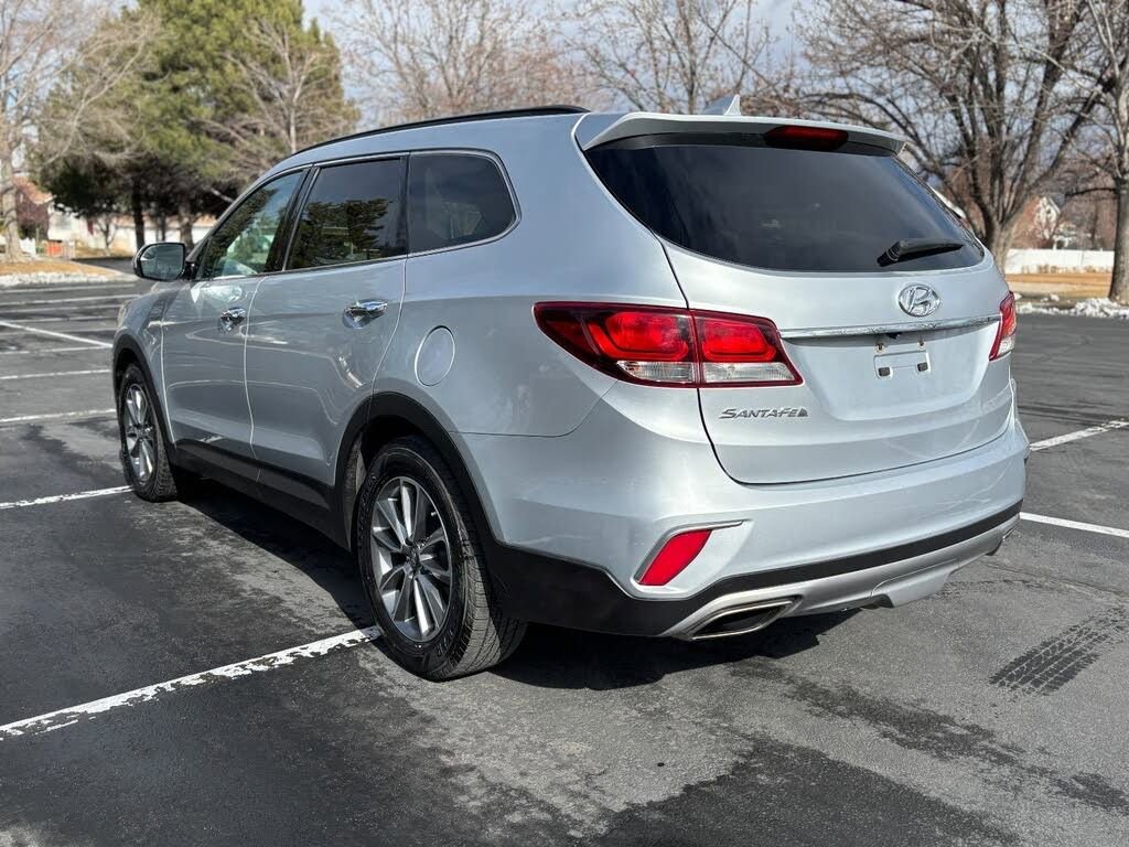 Used 2017 Hyundai Santa Fe SE image 3