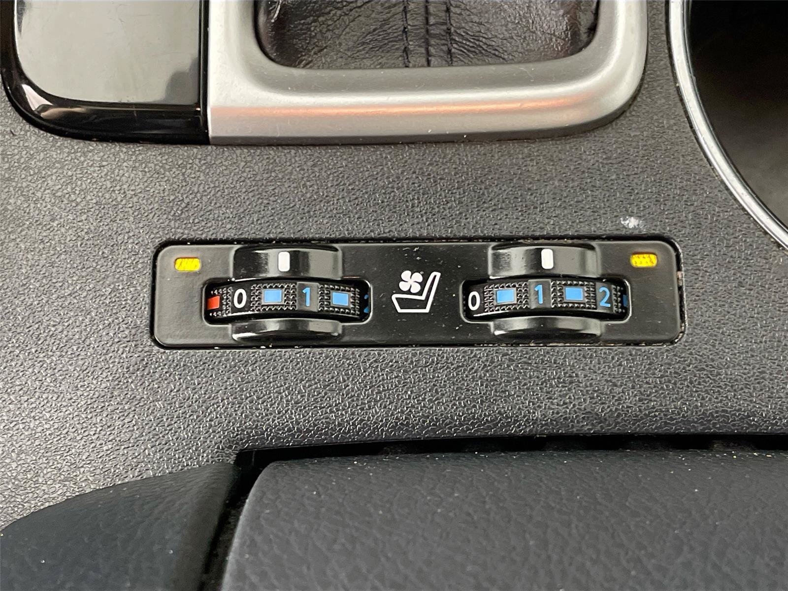 Used 2019 Toyota Highlander Limited Platinum AWD/4WD image 16