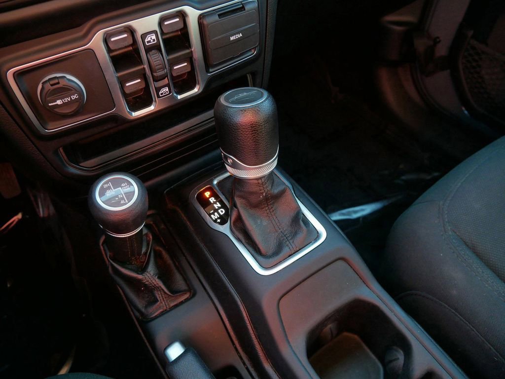 Used 2021 Jeep Gladiator Sport image 27