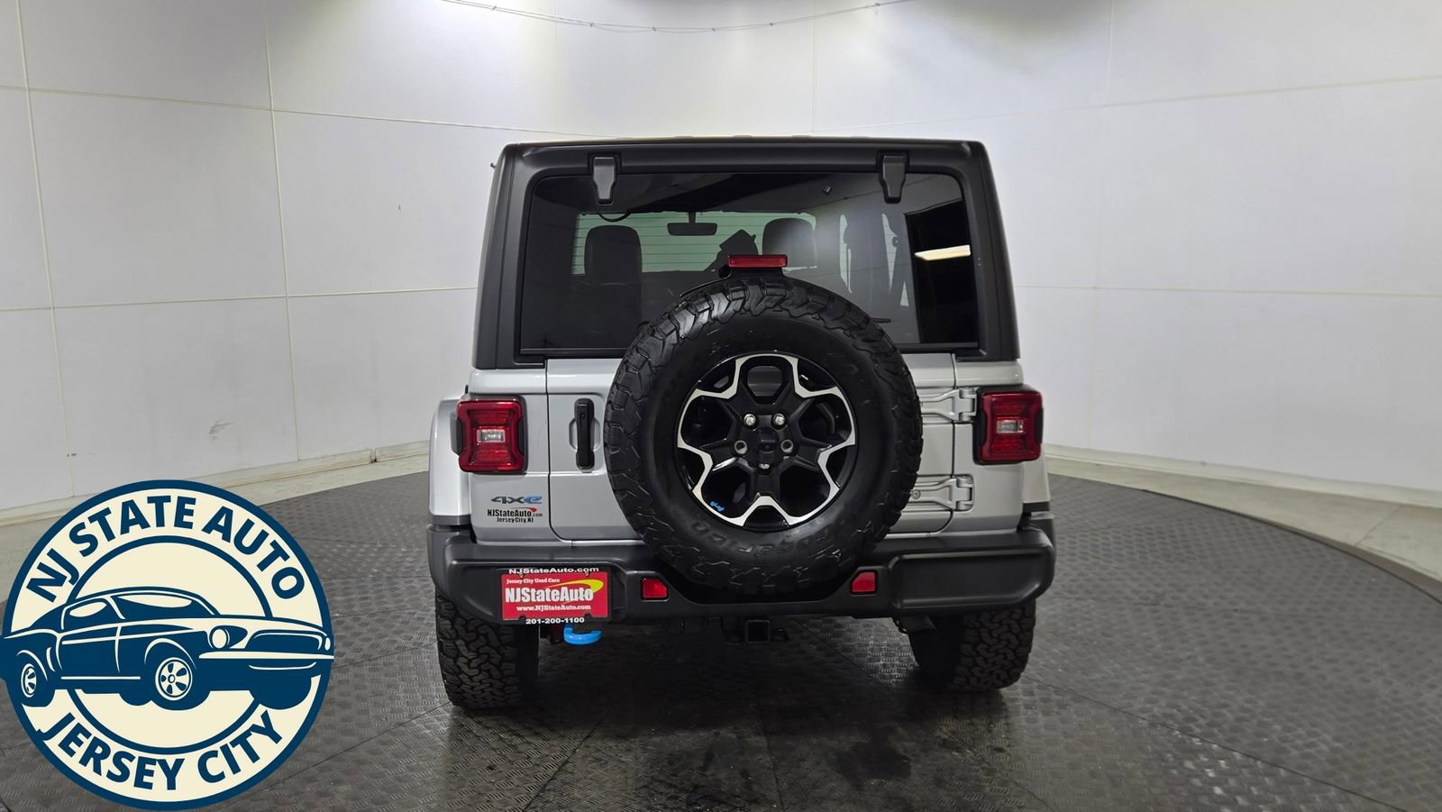 Used 2023 Jeep Wrangler Unlimited Rubicon 4xe w/ Dual Top Group image 6