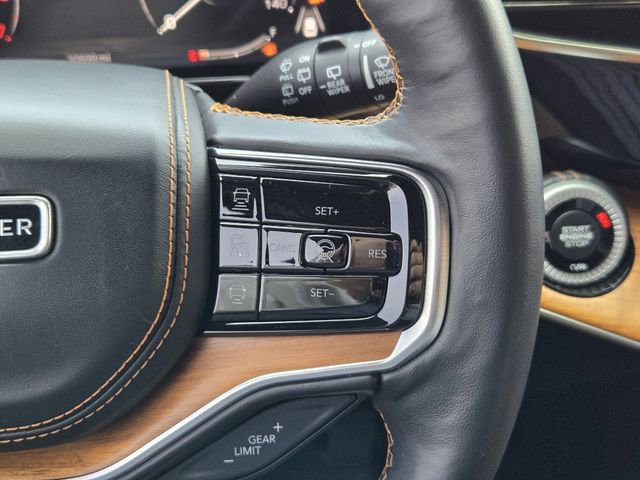 Used 2023 Jeep Grand Wagoneer Series III AWD/4WD image 28