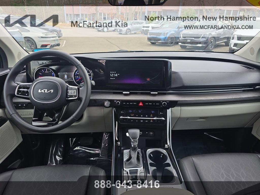 Used 2023 Kia Carnival EX image 14