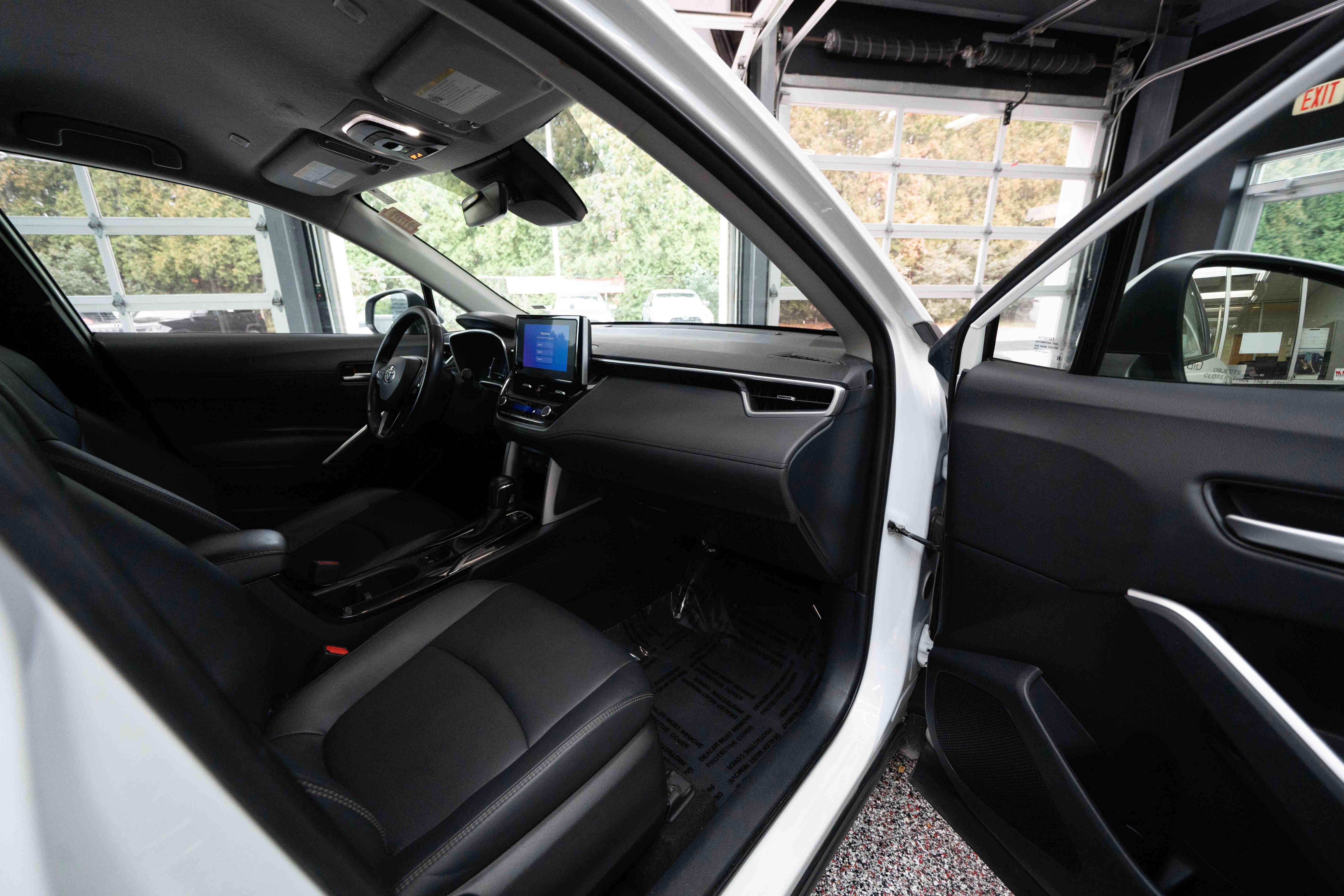 Used 2023 Toyota Corolla Cross XLE image 26