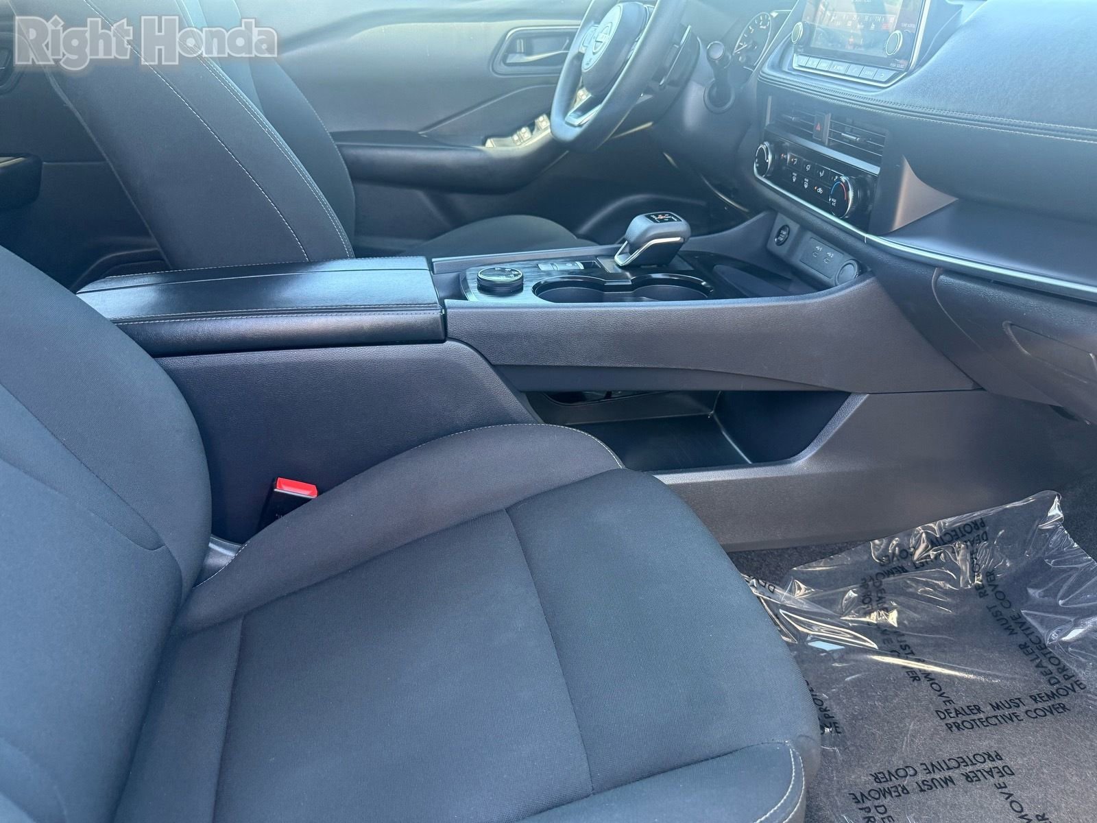 Used 2024 Nissan Rogue S image 31