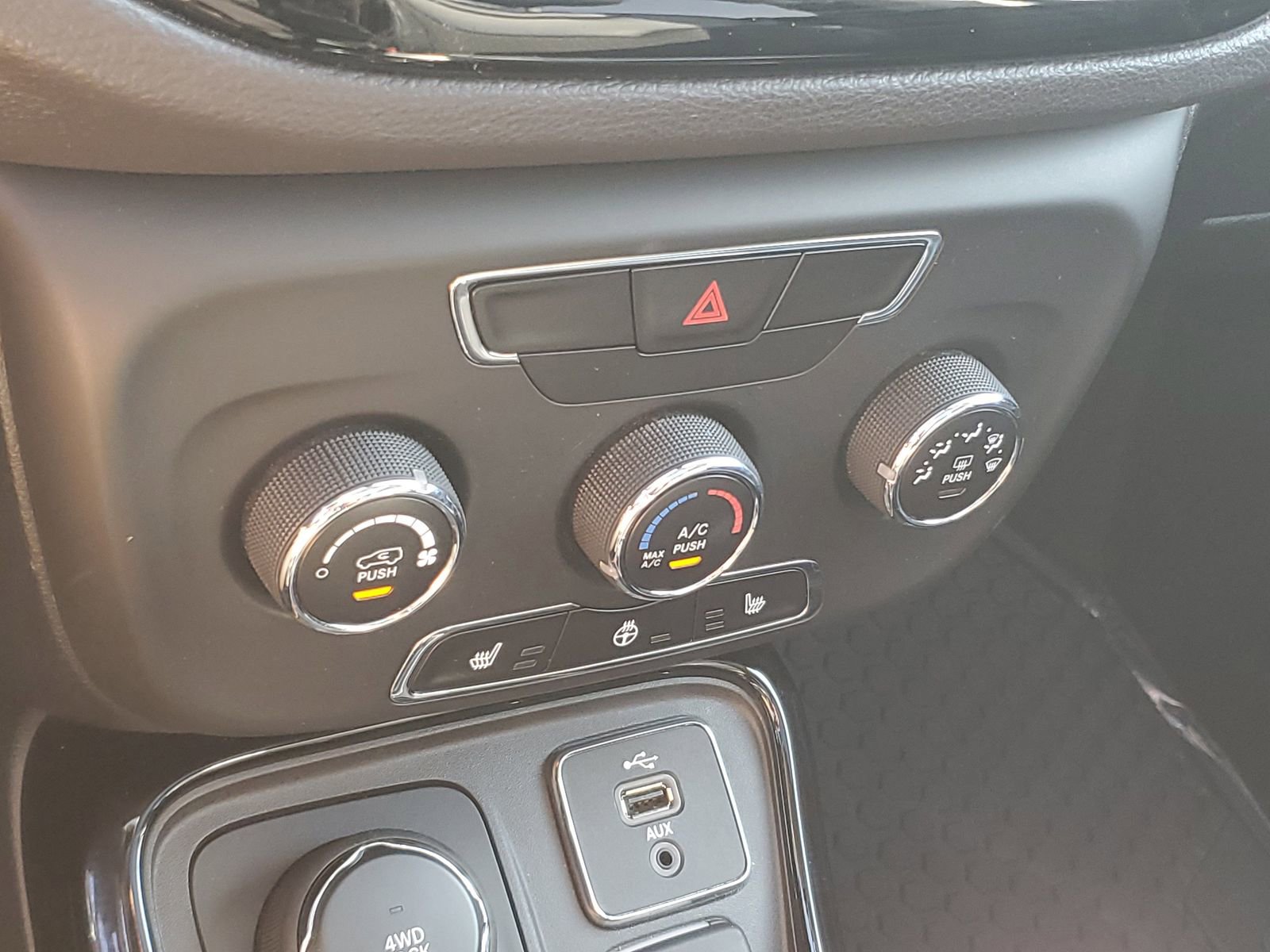 Used 2018 Jeep Compass Latitude AWD/4WD image 28