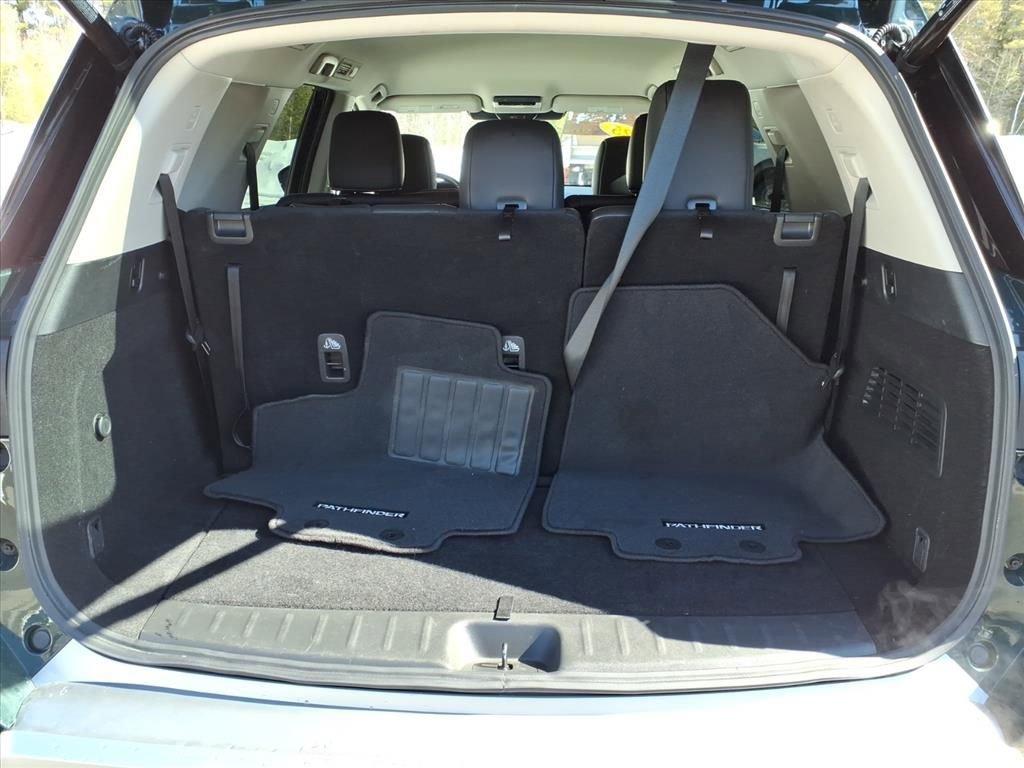 Used 2025 Nissan Pathfinder SL image 9
