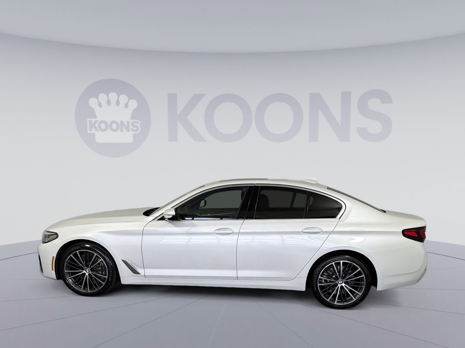 Used 2023 BMW 540i xDrive w/ Premium Package image 2