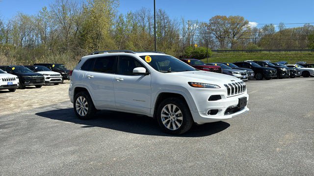 Used 2016 Jeep Cherokee Overland w/ Technology Group AWD/4WD image 2