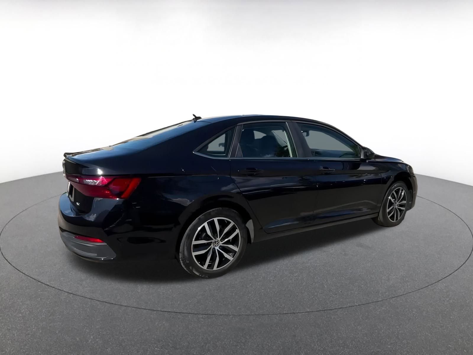 Used 2025 Volkswagen Jetta SE image 15