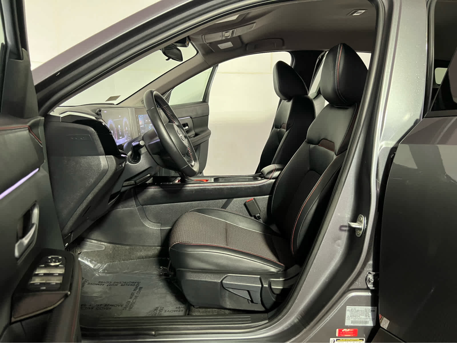 Certified 2025 Nissan Kicks SR FWD image 19