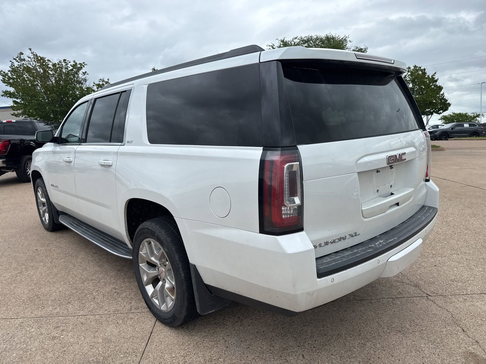 Used 2018 GMC Yukon XL SLT image 3