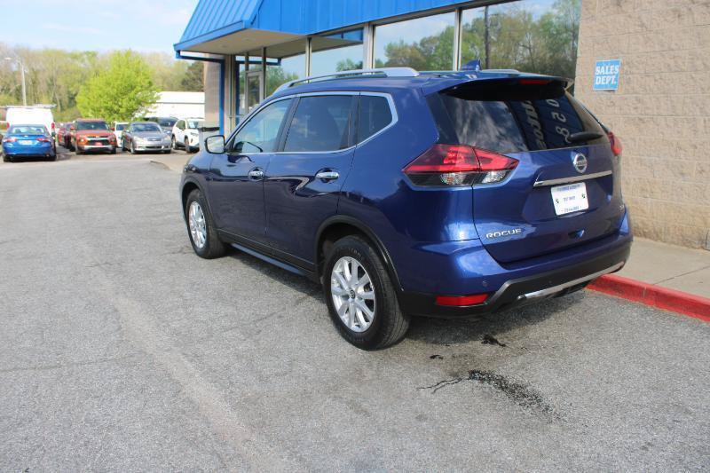Used 2020 Nissan Rogue SV FWD image 3