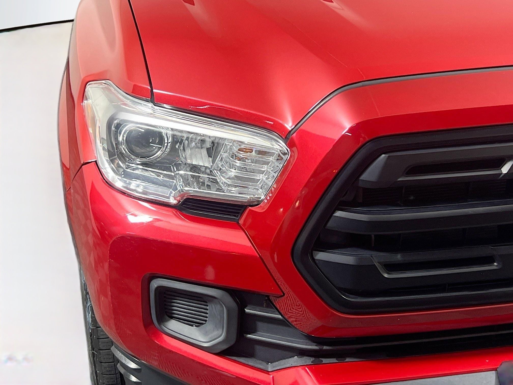 Used 2018 Toyota Tacoma SR RWD image 11