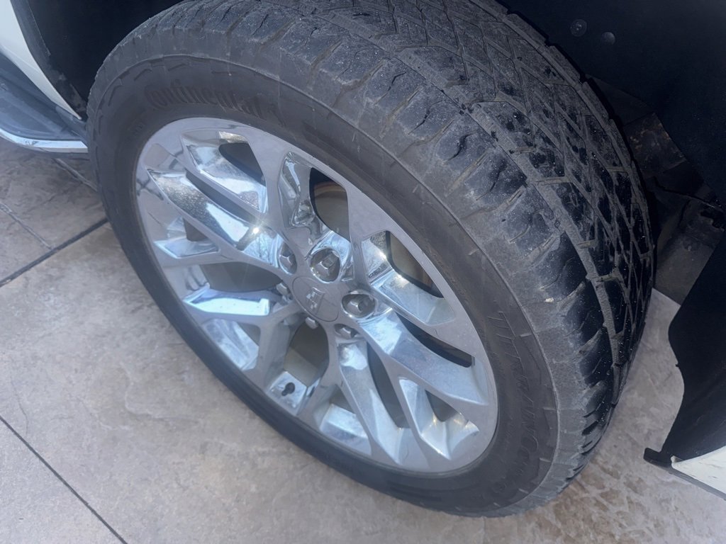 Used 2015 Cadillac Escalade Luxury image 3