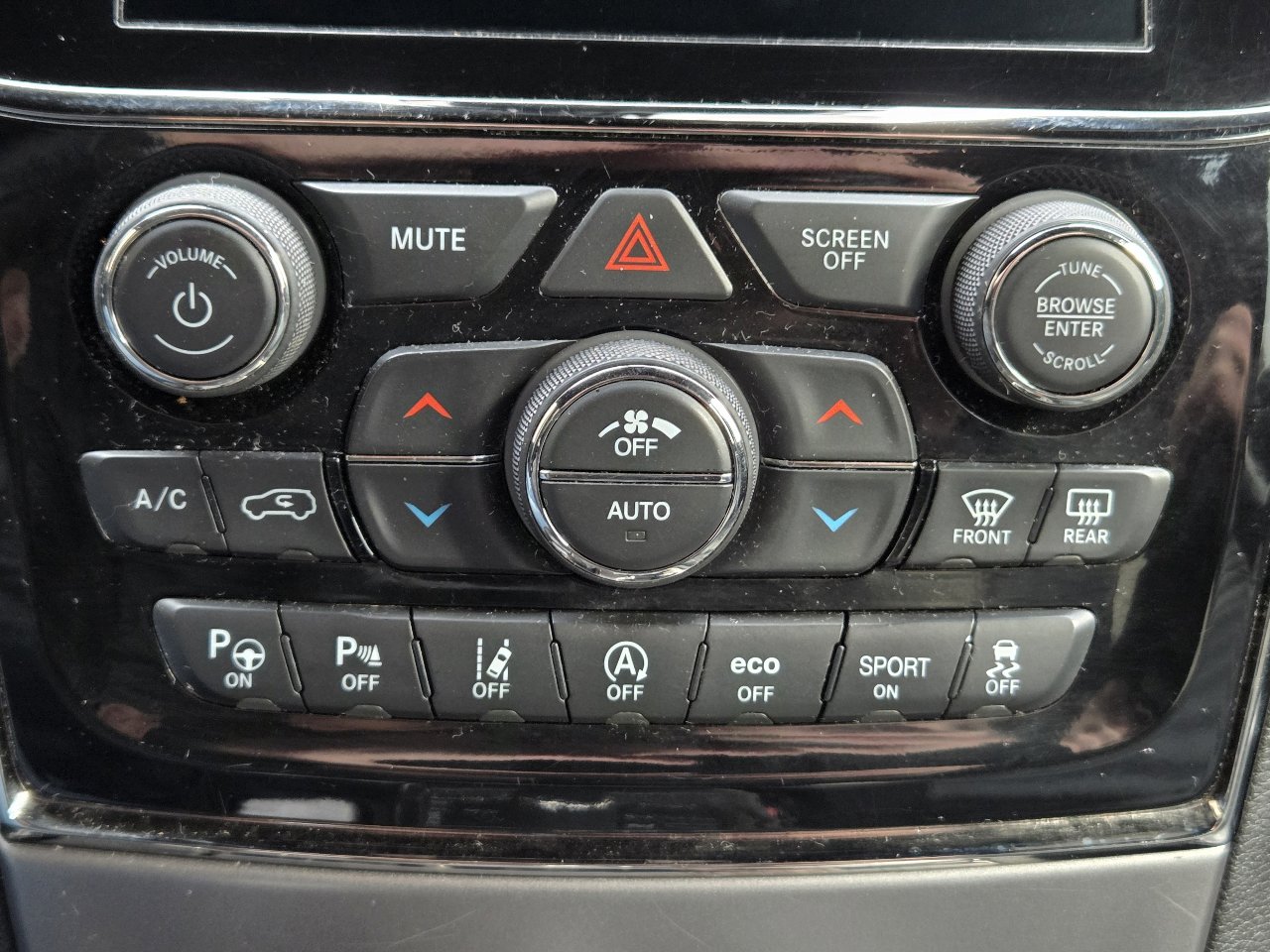 Used 2020 Jeep Grand Cherokee Limited X image 21