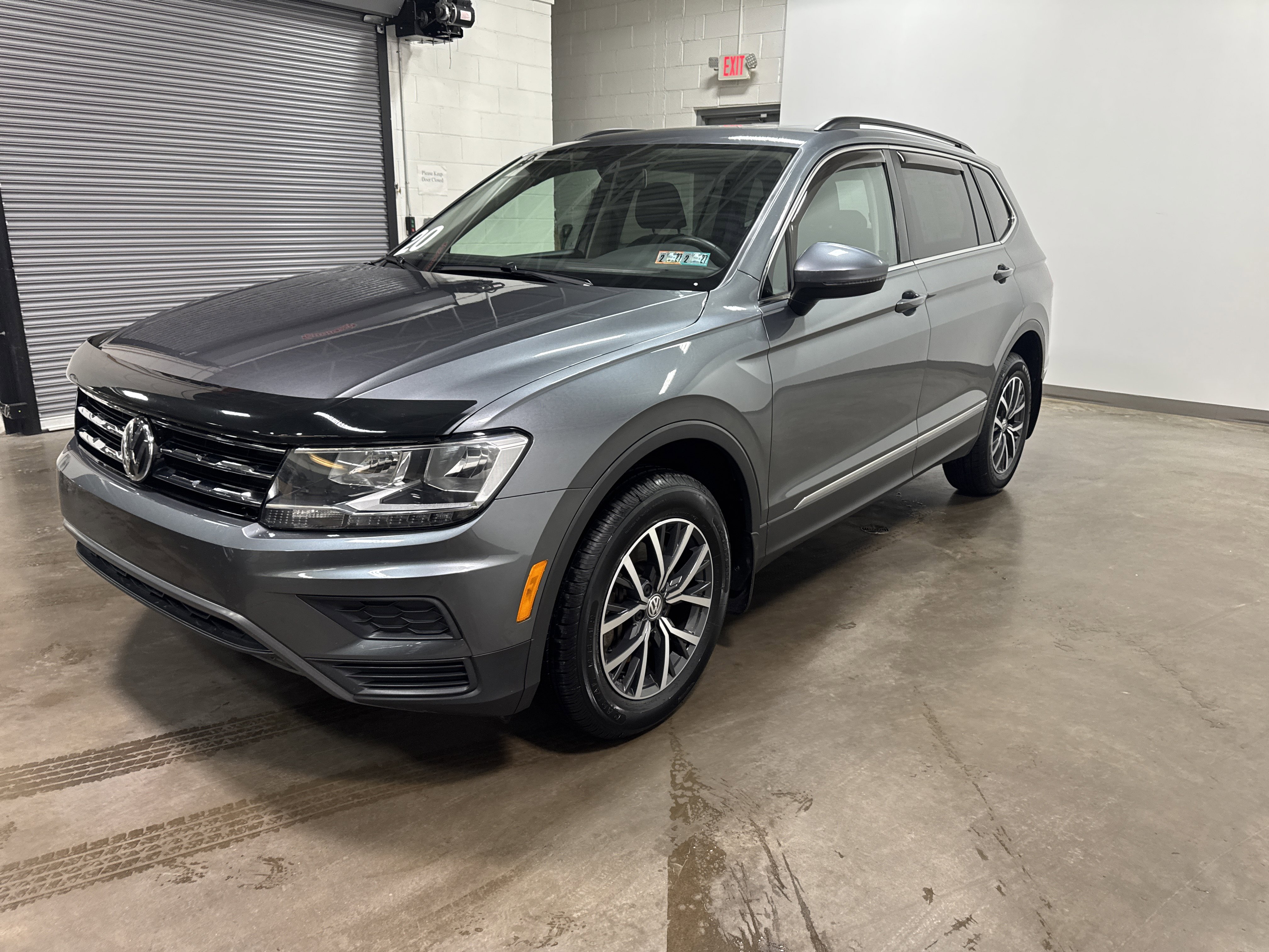 Used 2020 Volkswagen Tiguan SE w/ Panoramic Sunroof Package image 6