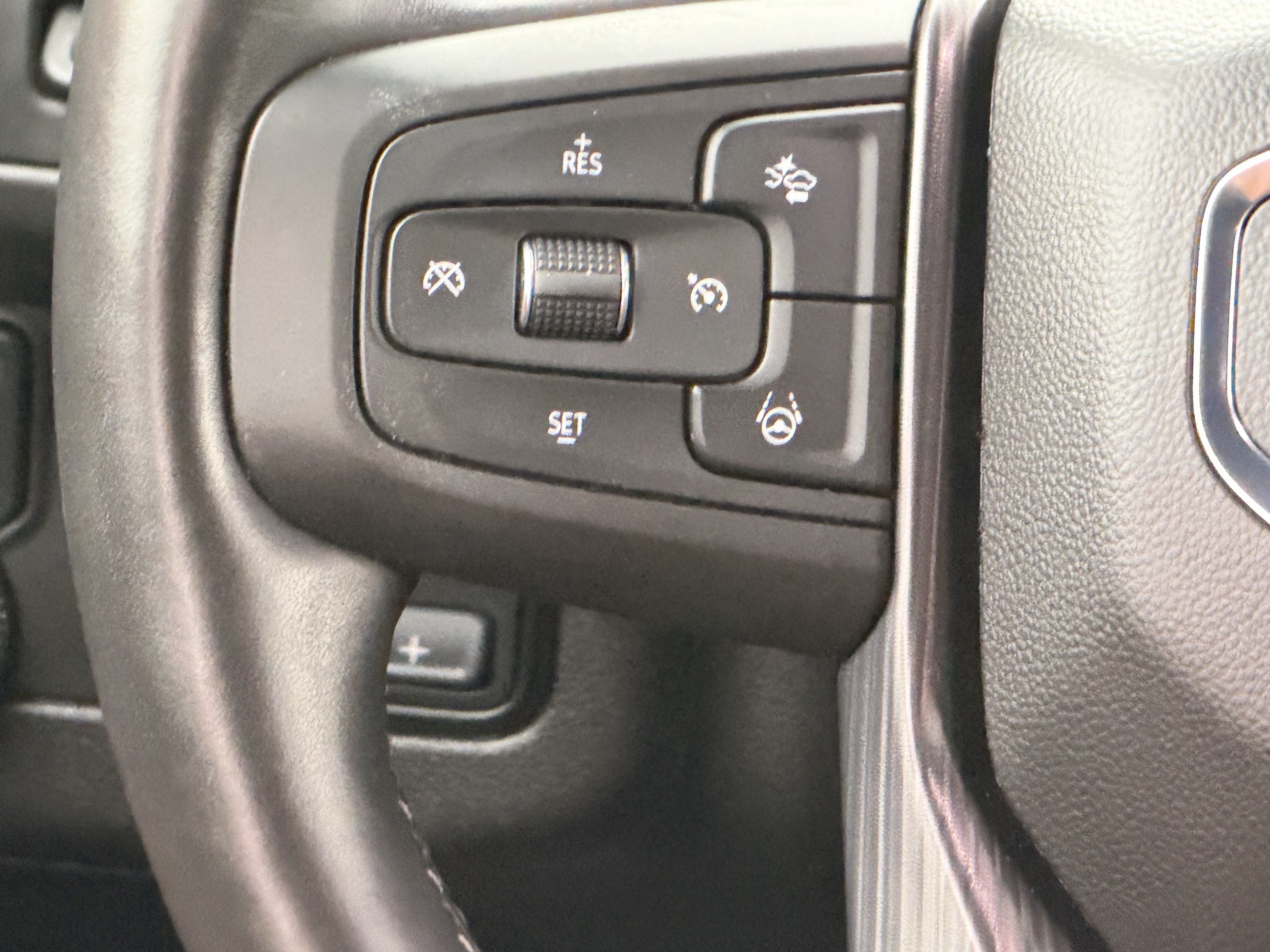 Used 2024 GMC Yukon Denali Ultimate AWD/4WD image 12