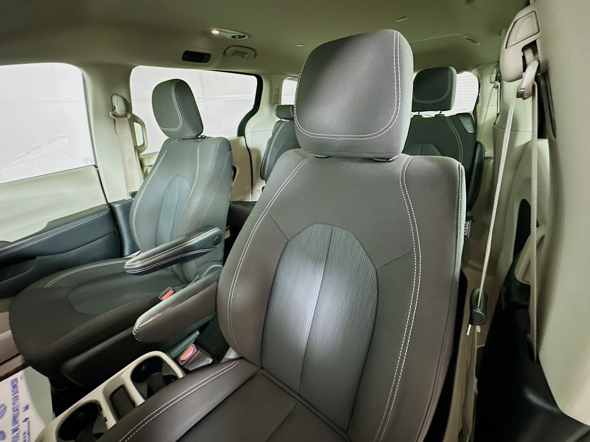 Used 2023 Chrysler Voyager LX image 19