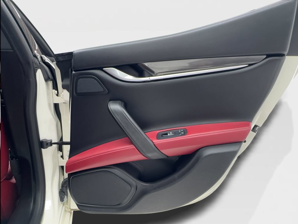 Used 2018 Maserati Ghibli S image 39