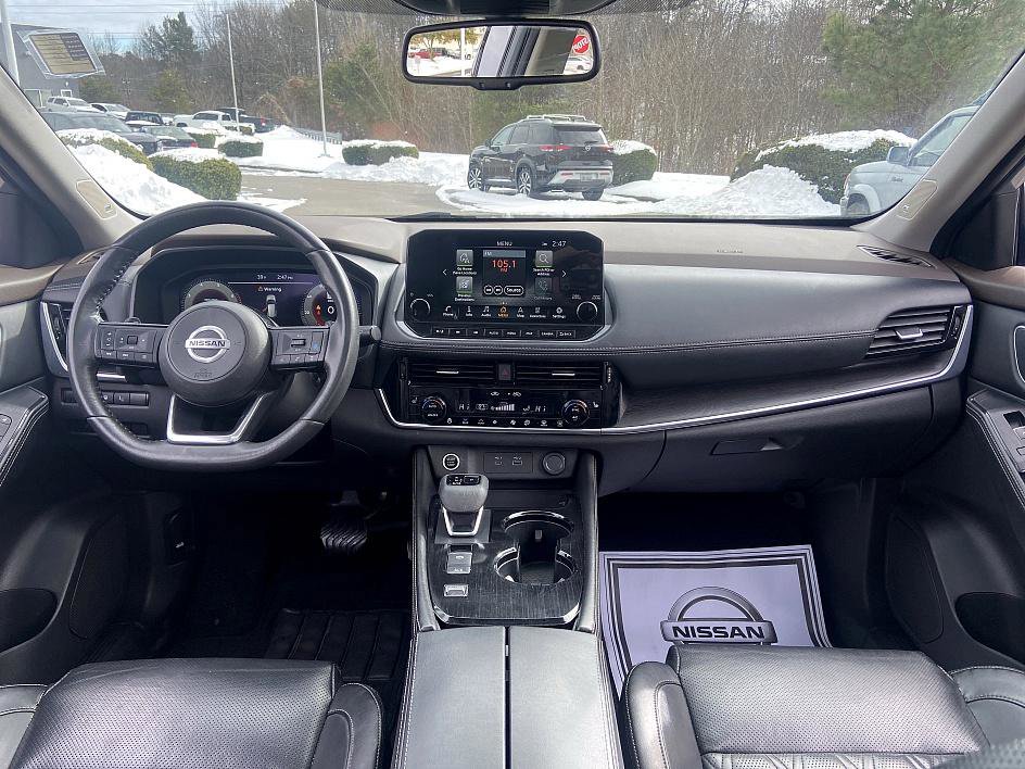 Used 2021 Nissan Rogue Platinum image 16