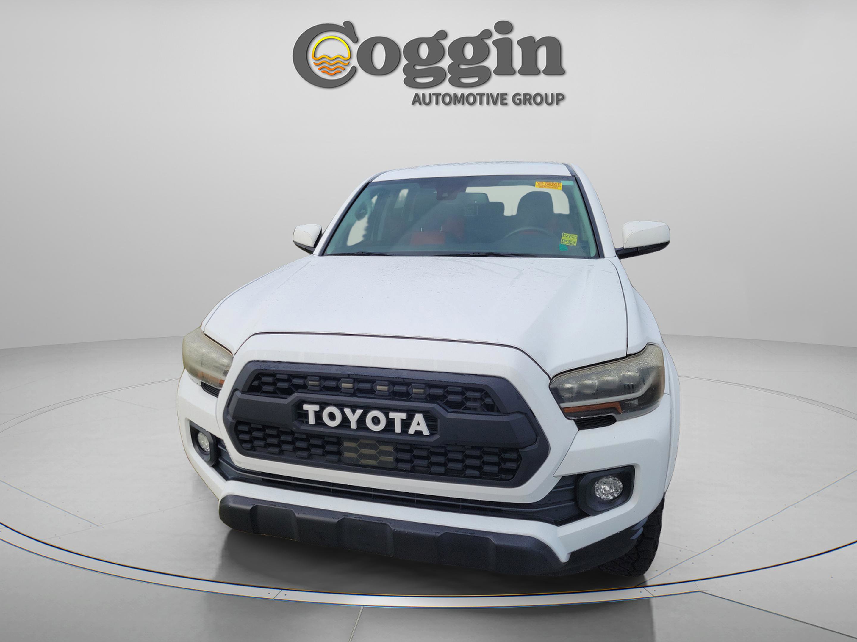 Used 2021 Toyota Tacoma SR5 AWD/4WD image 6