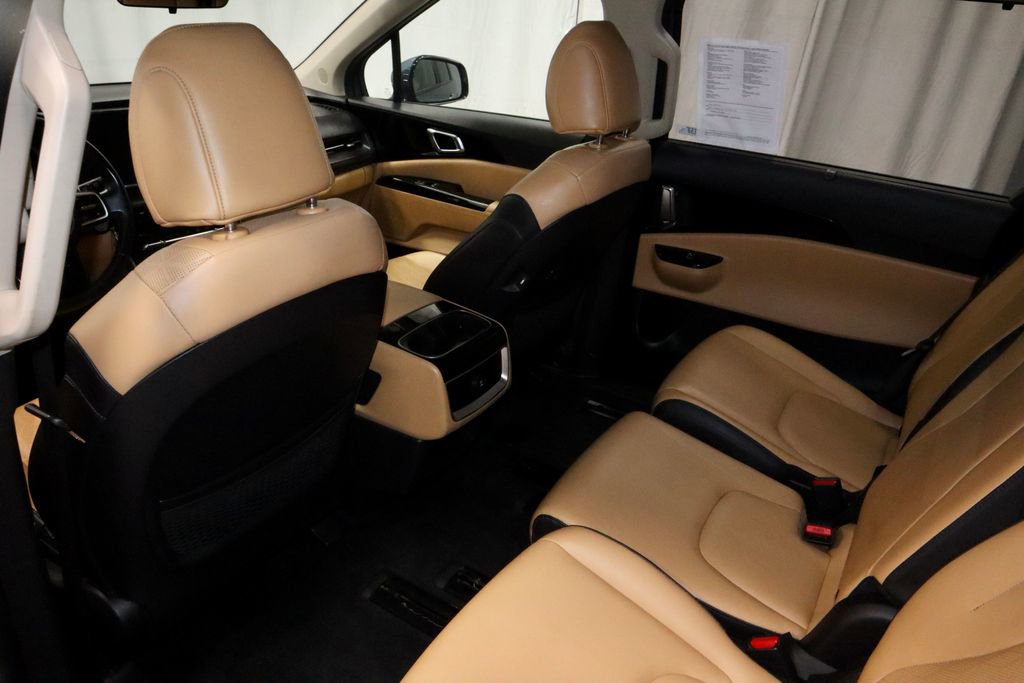 Used 2023 Kia Carnival EX FWD image 22