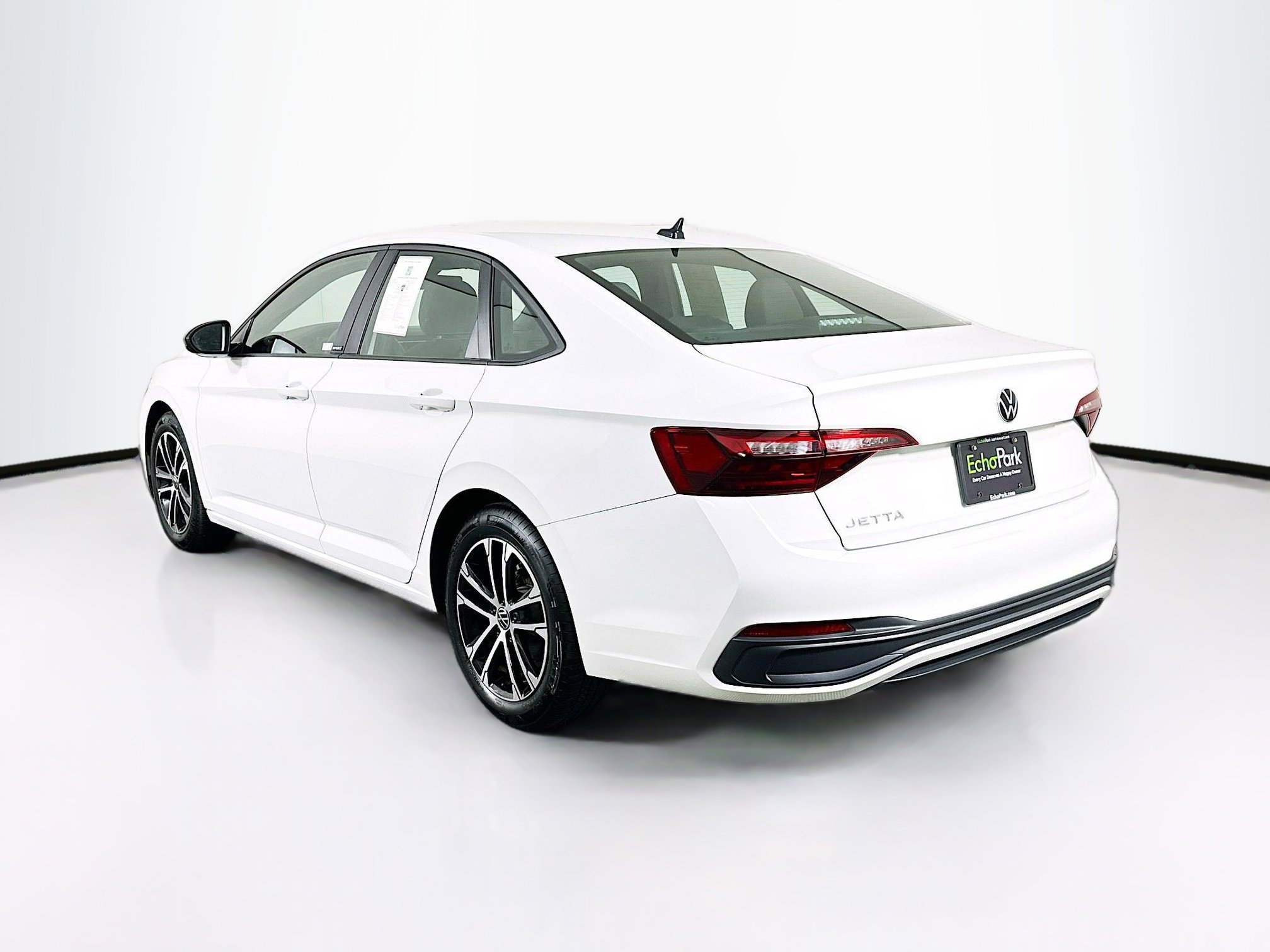 Used 2024 Volkswagen Jetta Sport FWD image 5