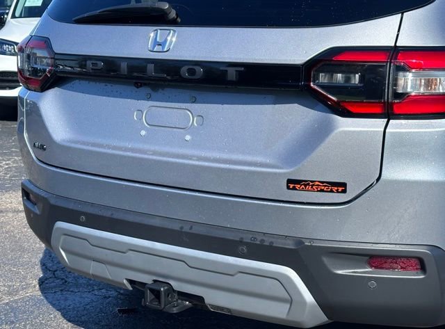 Used 2025 Honda Pilot TrailSport image 10