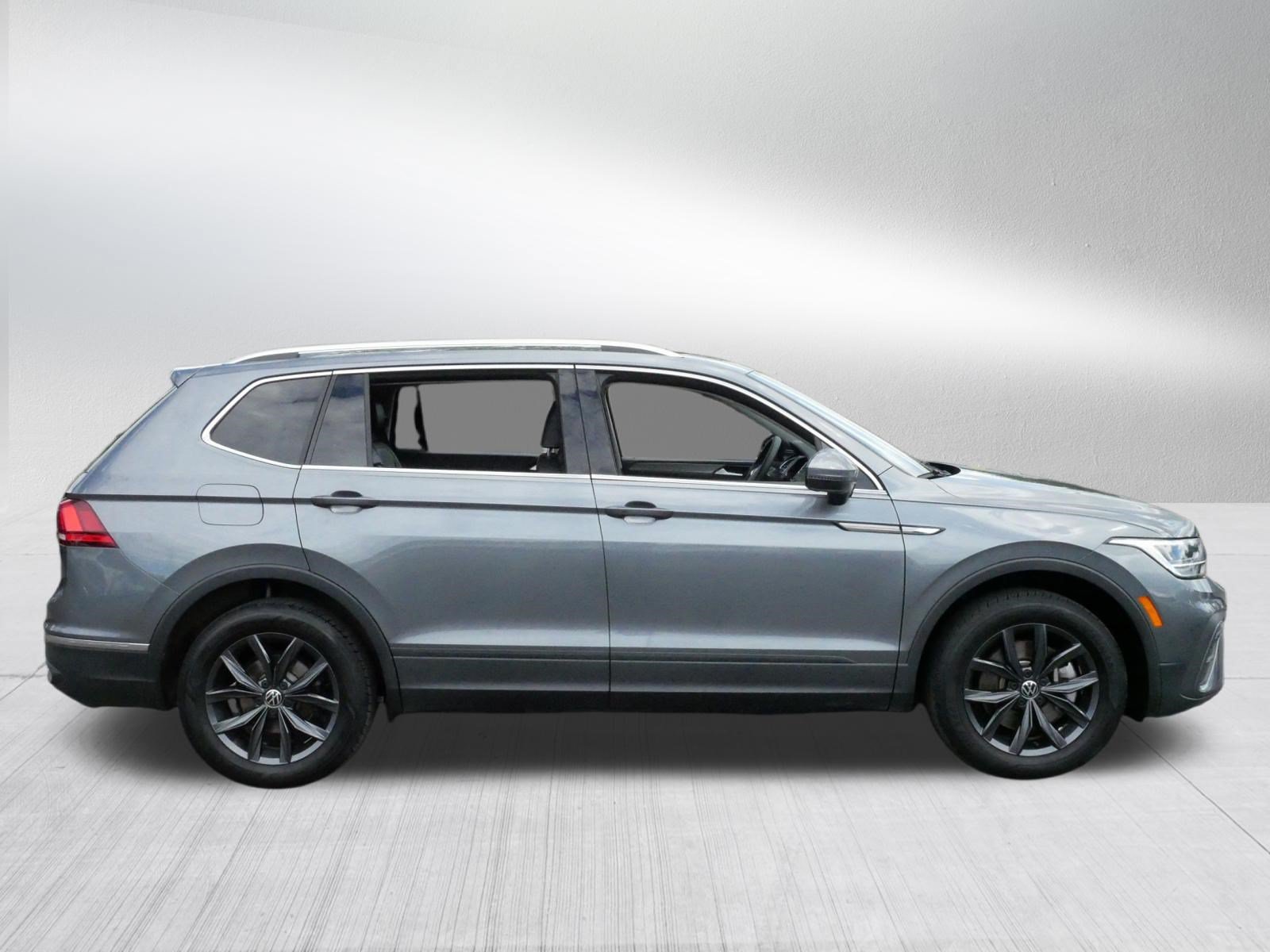 Certified 2023 Volkswagen Tiguan SE w/ Panoramic Sunroof Package AWD/4WD image 8