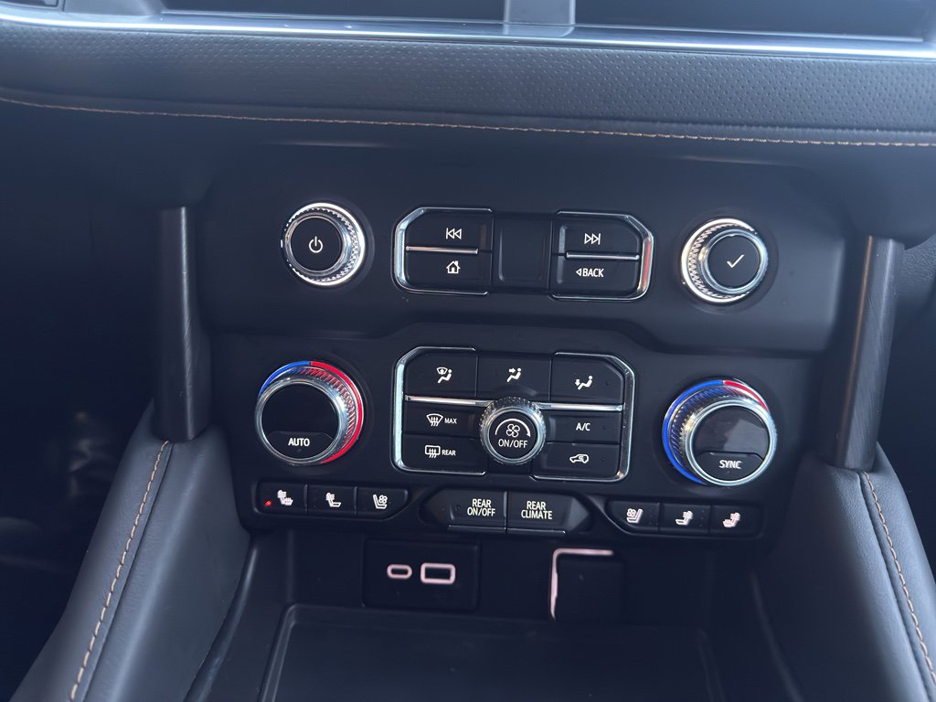 Used 2024 GMC Yukon AT4 w/ Technology Package image 17