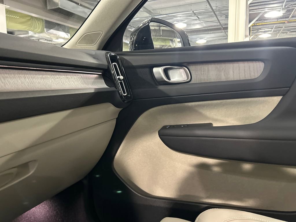 Certified 2023 Volvo XC40 B5 Plus image 20