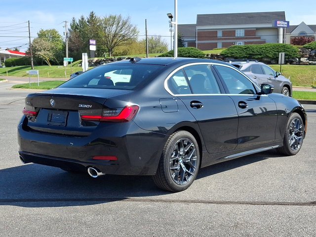Certified 2025 BMW 330i xDrive Sedan w/ Premium Package AWD/4WD image 6