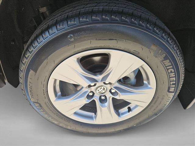 Used 2024 Toyota RAV4 XLE FWD image 22