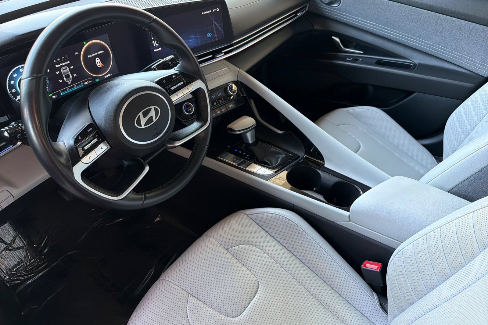 Used 2024 Hyundai Elantra Limited FWD image 10