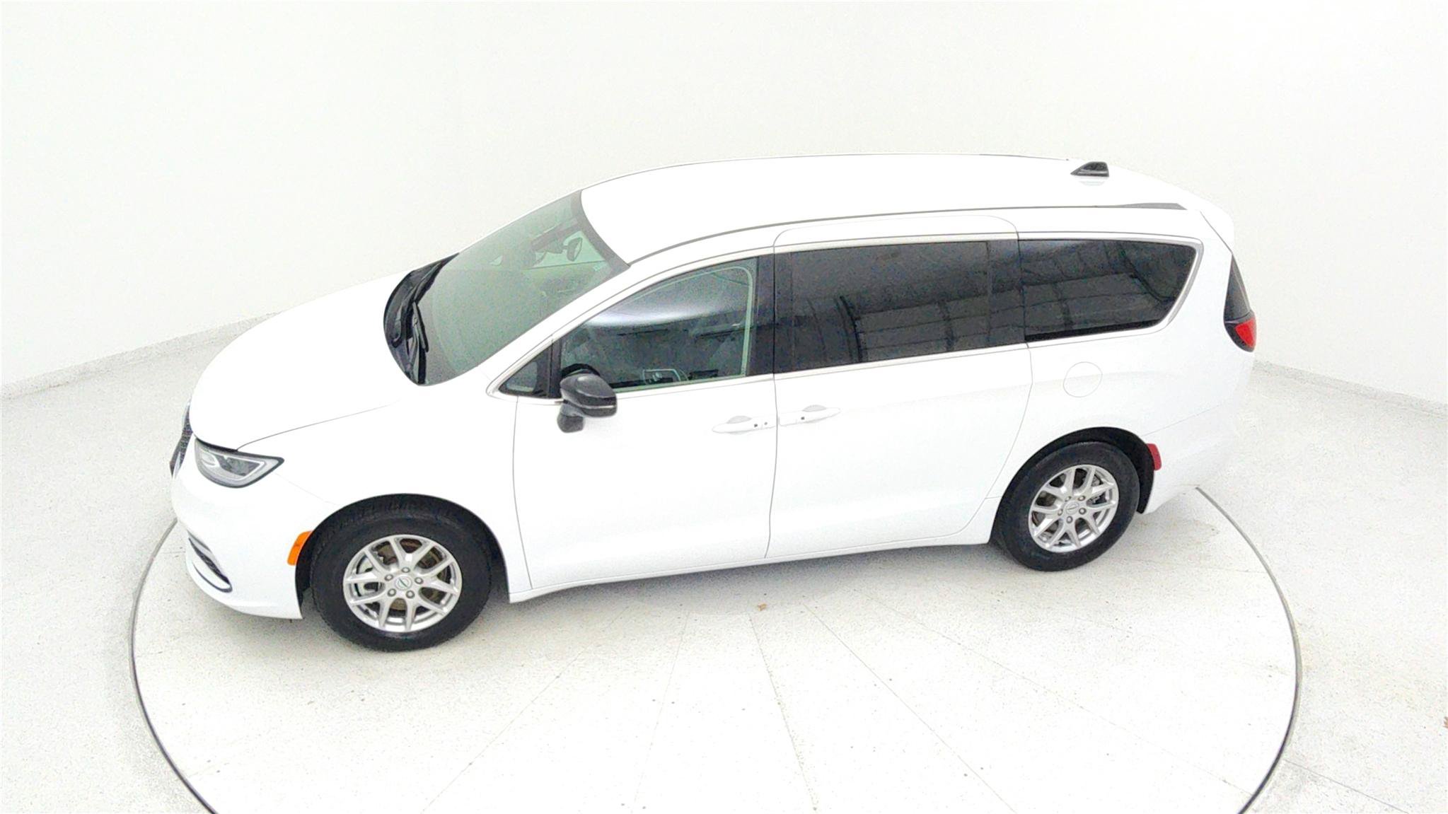 Used 2024 Chrysler Pacifica Touring-L FWD image 36