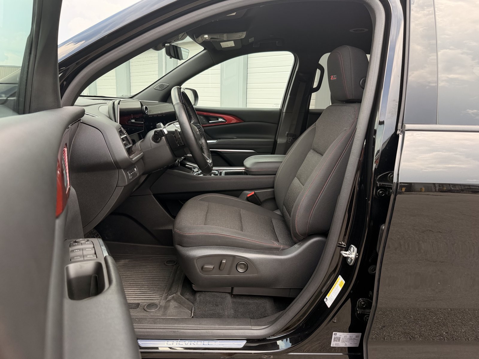 Used 2024 Chevrolet Traverse Z71 w/ Enhanced Driving Package AWD/4WD image 14