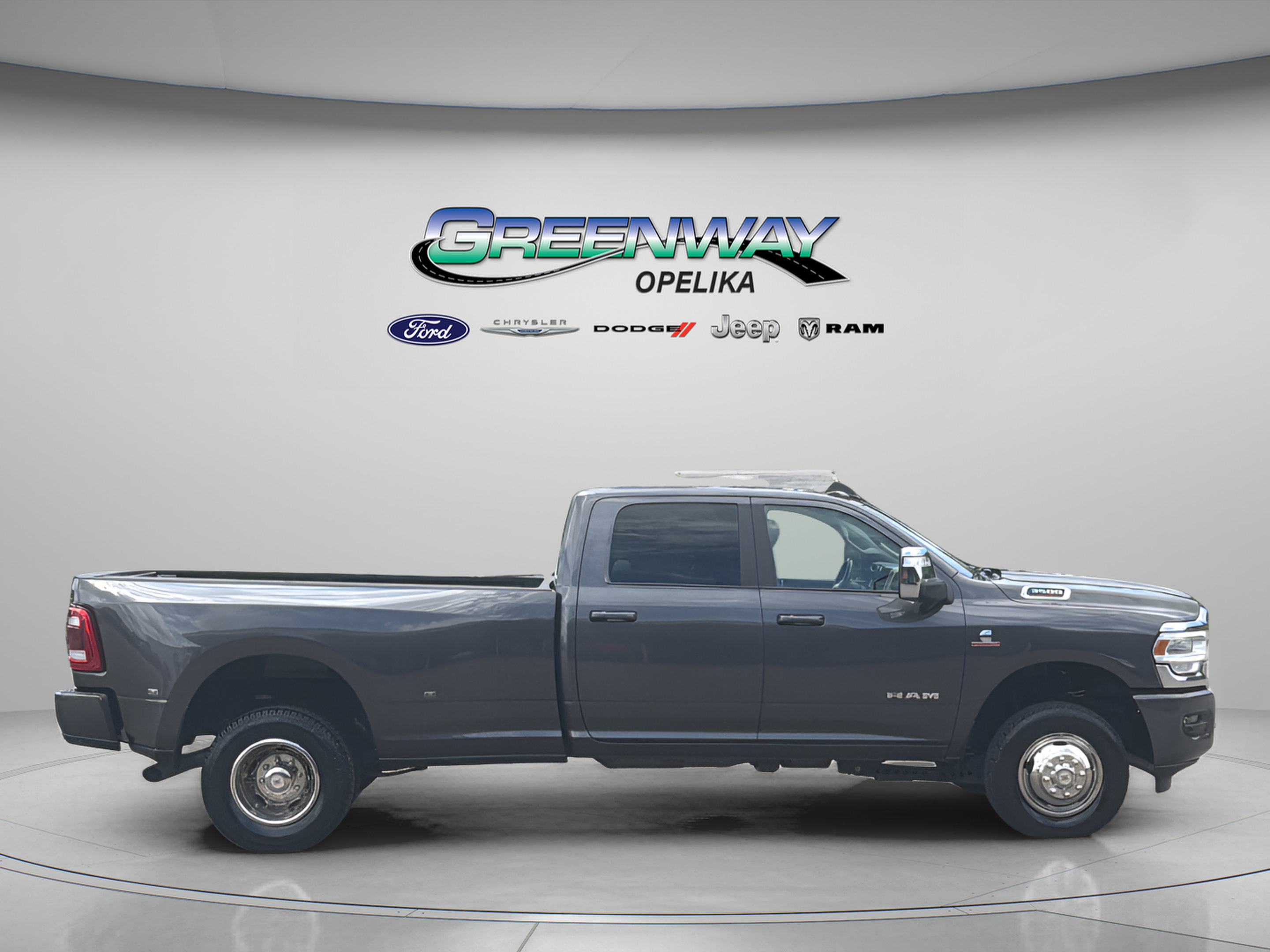 Used 2024 RAM 3500 Laramie AWD/4WD image 8