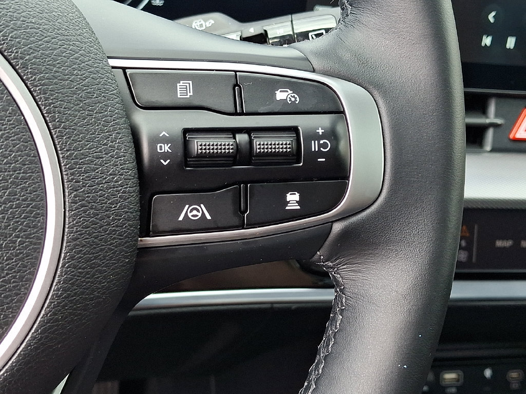 Used 2025 Kia Sportage SX AWD/4WD image 21