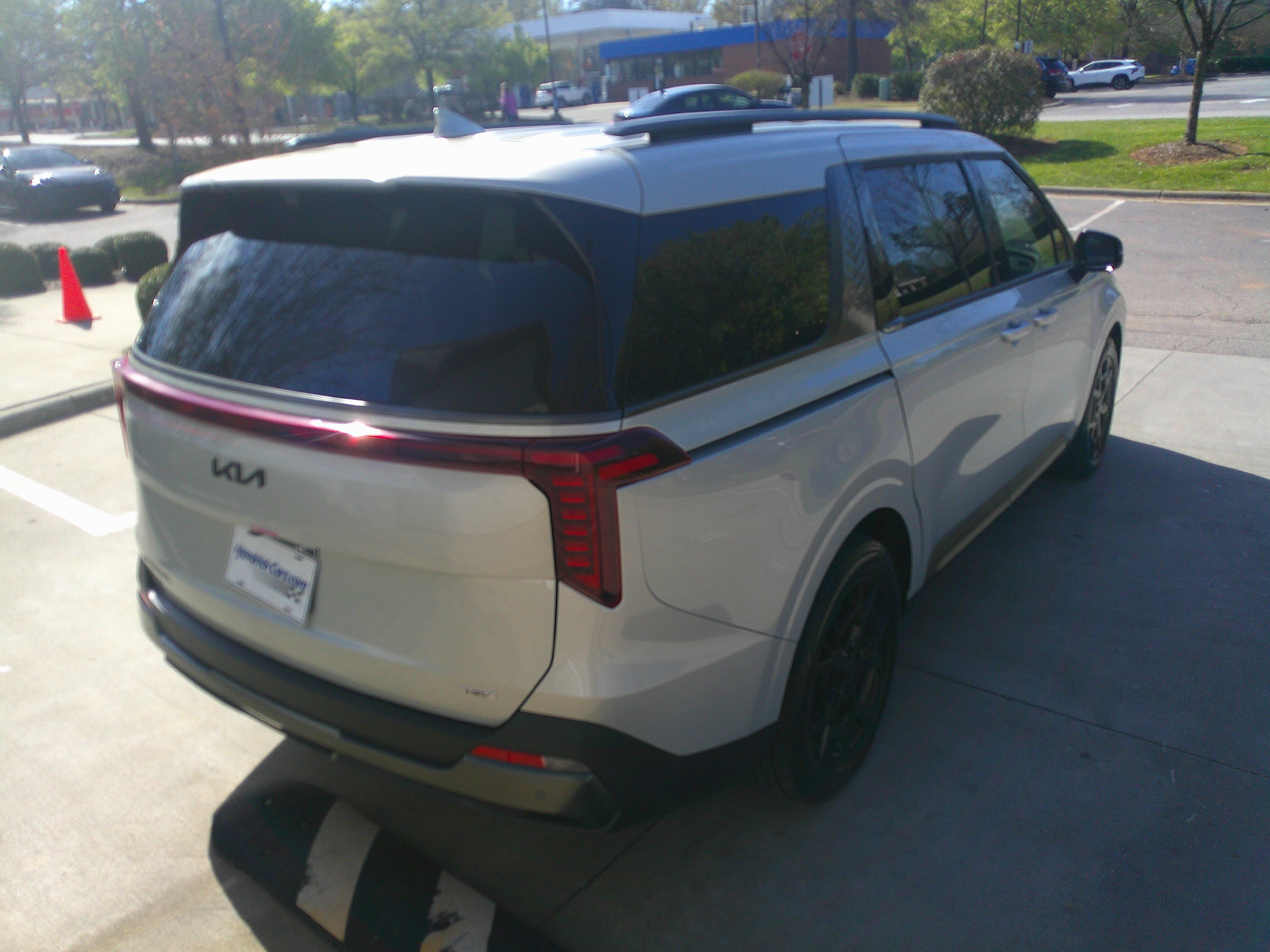 Used 2025 Kia Carnival SX Prestige image 12