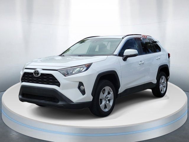 Used 2020 Toyota RAV4 XLE w/ Convenience Package FWD image 2