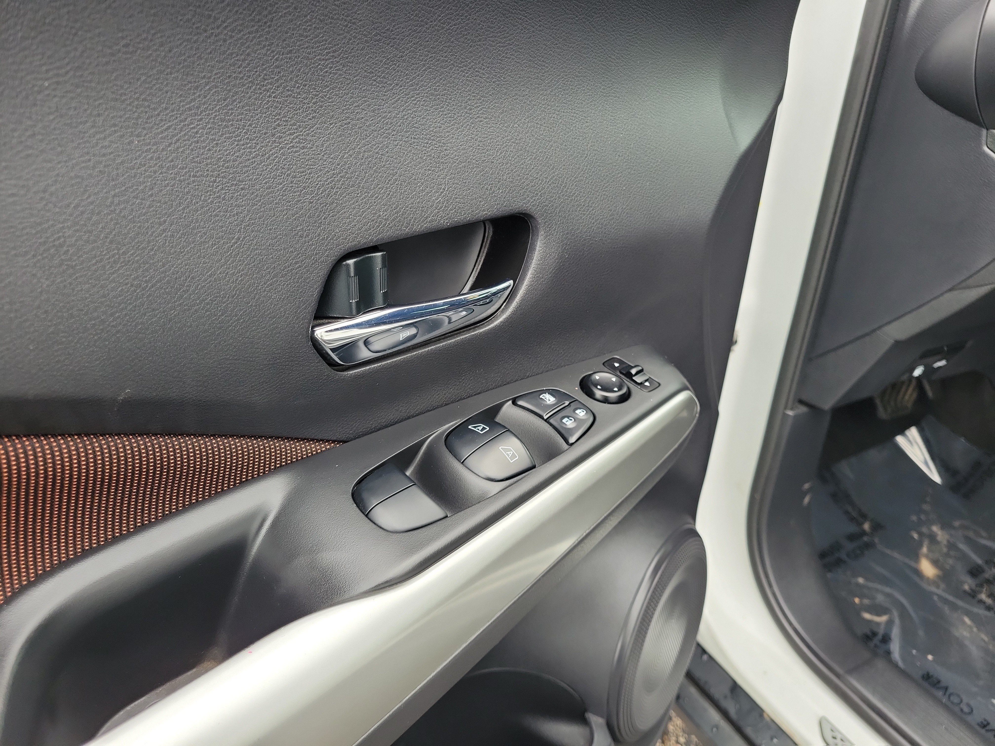 Used 2020 Nissan Kicks SR FWD image 18