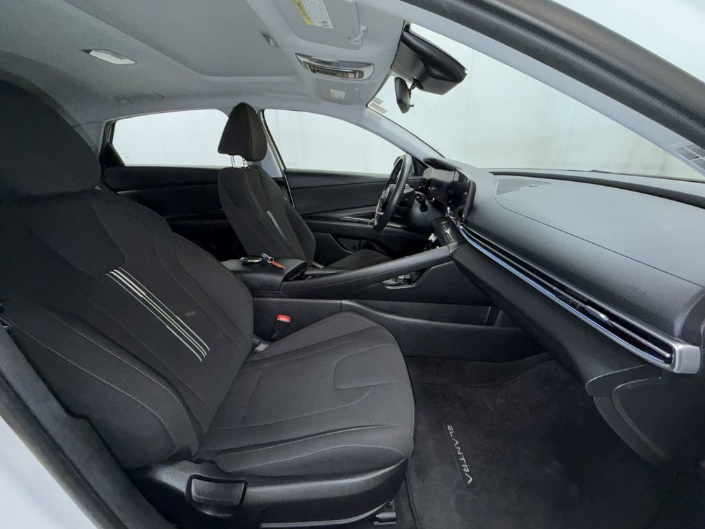 Used 2024 Hyundai Elantra SEL w/ Convenience Package image 10