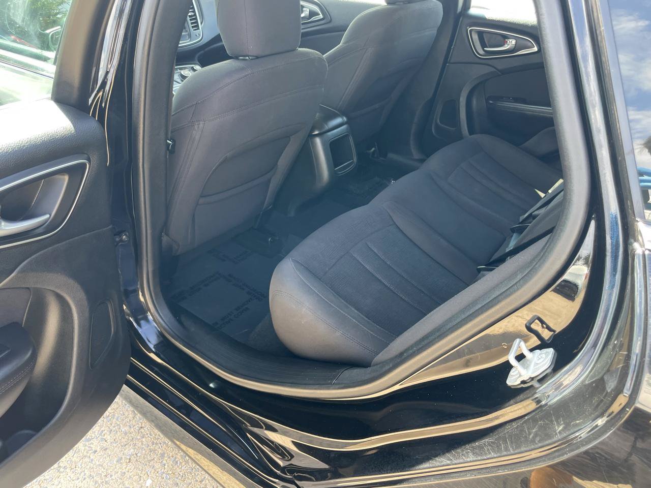 Used 2015 Chrysler 200 Limited FWD image 38