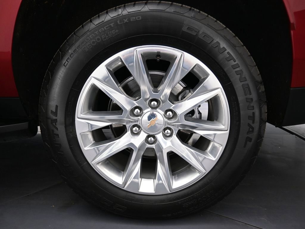 Used 2025 Chevrolet Suburban Premier image 12