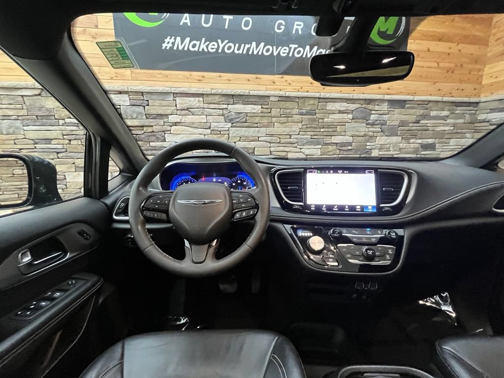Used 2022 Chrysler Pacifica Touring-L w/ S Appearance Package AWD/4WD image 28