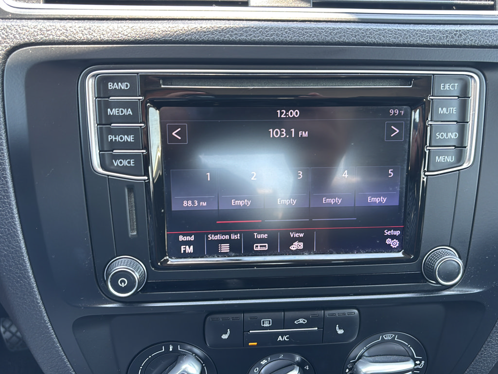 Used 2017 Volkswagen Jetta SE FWD image 16