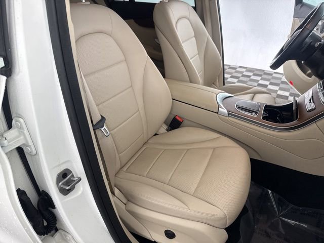 Used 2022 Mercedes-Benz GLC 300 4MATIC image 24