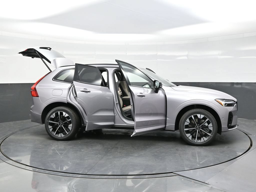 New 2026 Volvo XC60 T8 Plus w/ Climate Package PRO AWD/4WD image 44