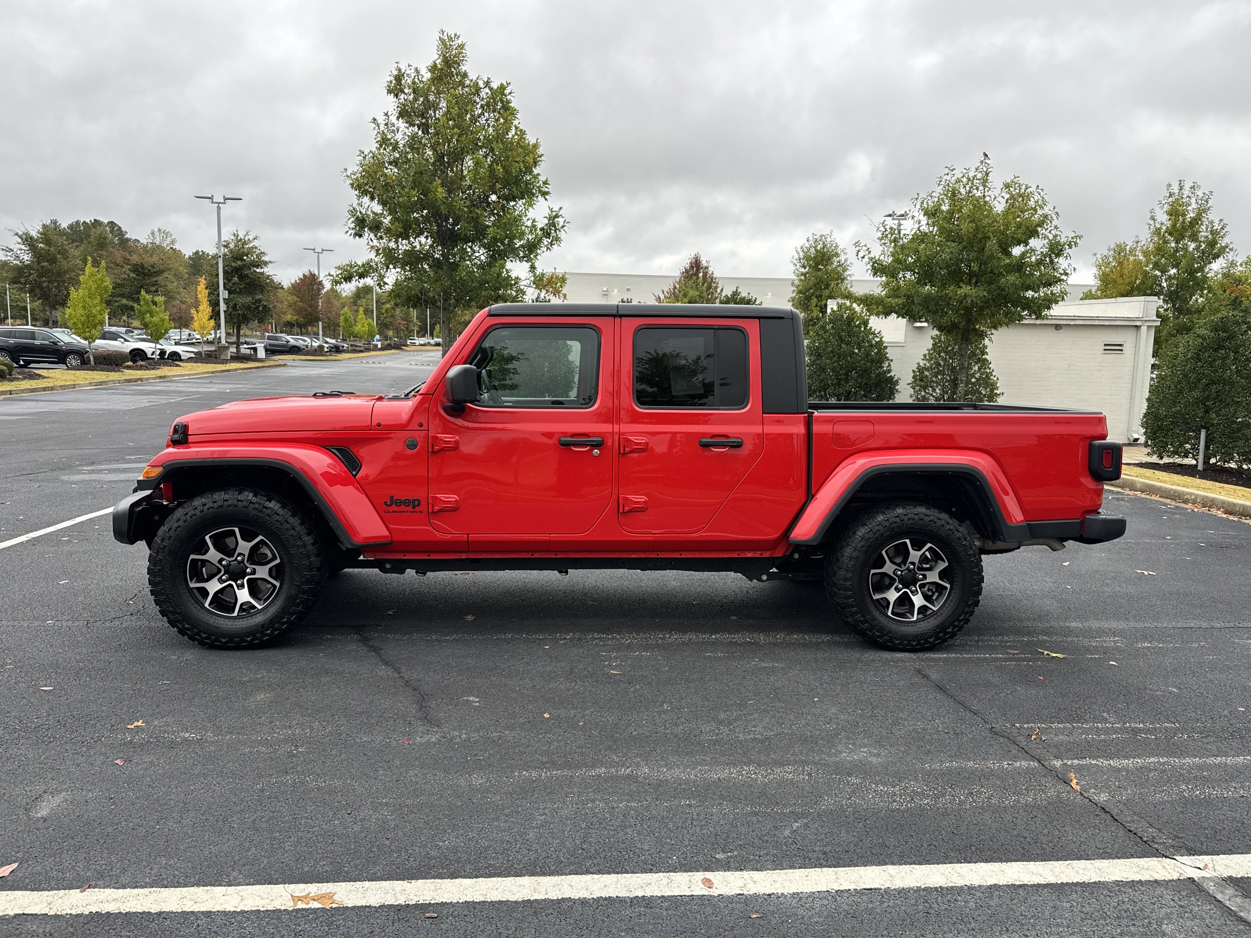 Used 2023 Jeep Gladiator Sport image 6