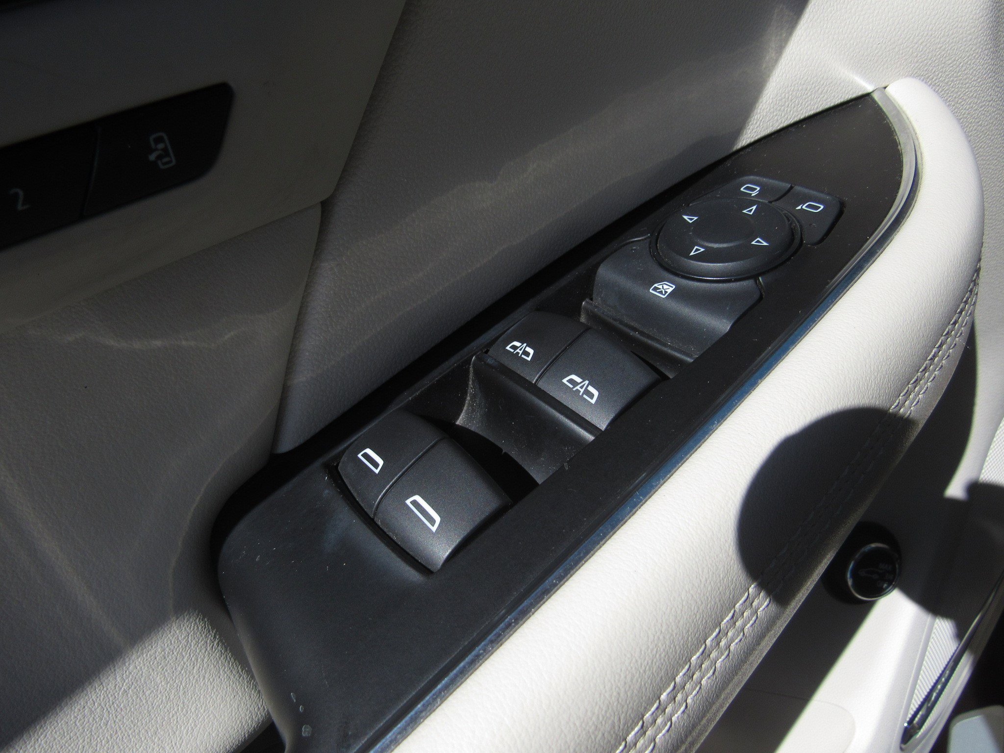 Used 2022 Buick Envision Avenir w/ Technology Package II image 23